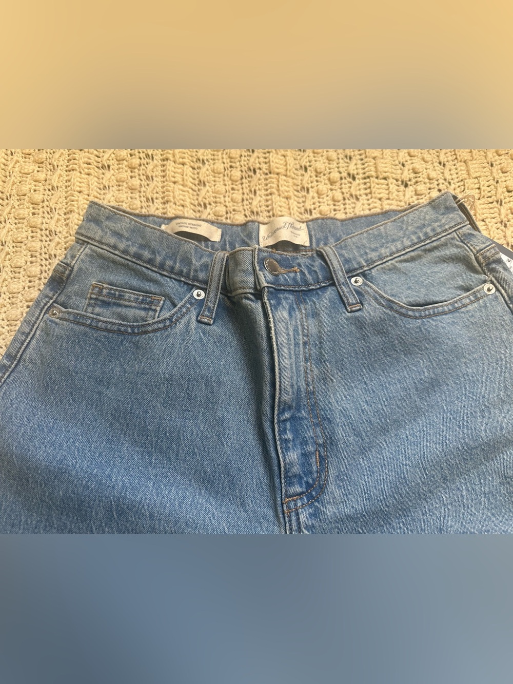 Universal Thread Women's Straight Leg Jeans - Light Blue Wash - Picture 8 of 10